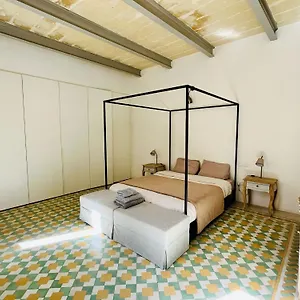 Cozy Charming In Old Bakery Street Apartment